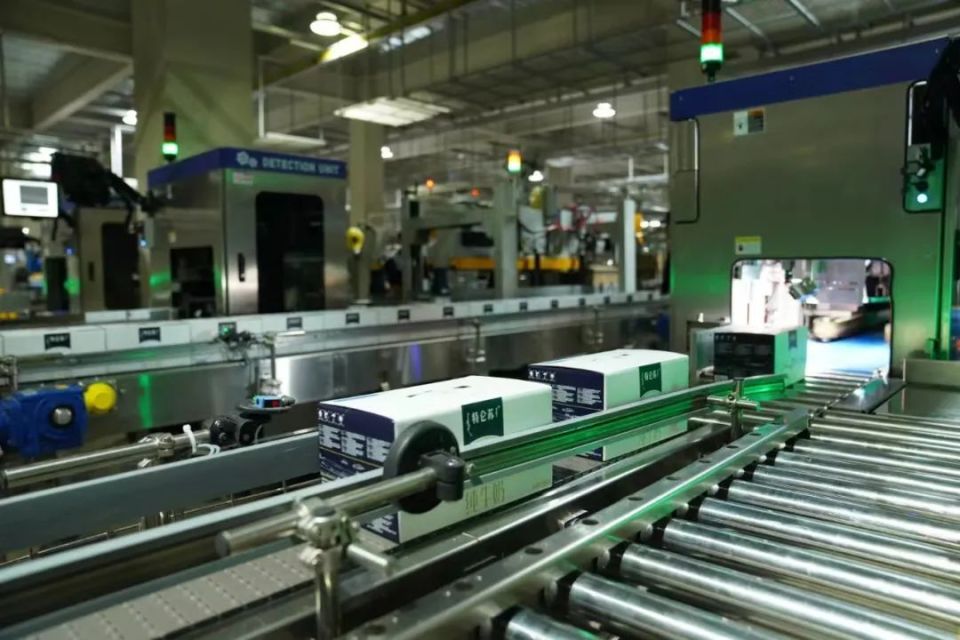 解碼蒙牛寧夏超級(jí)工廠 探尋“高科技、高效能、高質(zhì)量”背后的綠色新質(zhì)生產(chǎn)力